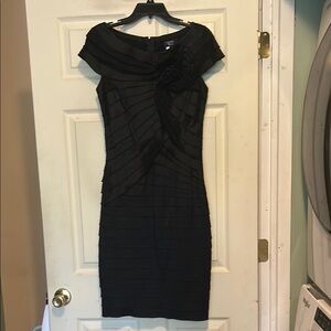 Tadashi Collection Dress Size 6 Black
